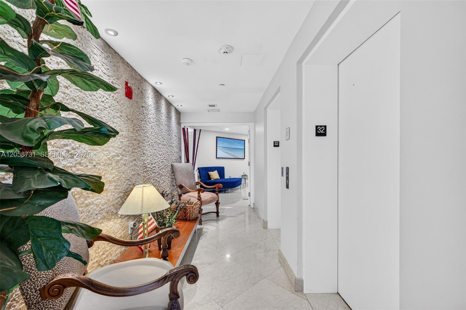 3330 NE 190th St Unit: UPH14