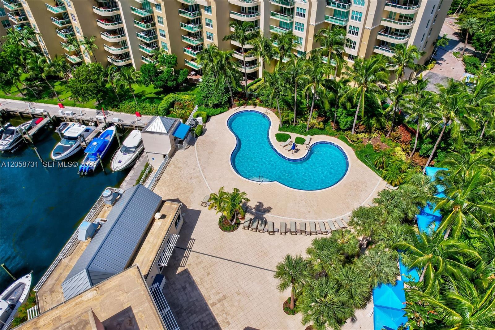 3330 NE 190th St Unit: UPH14