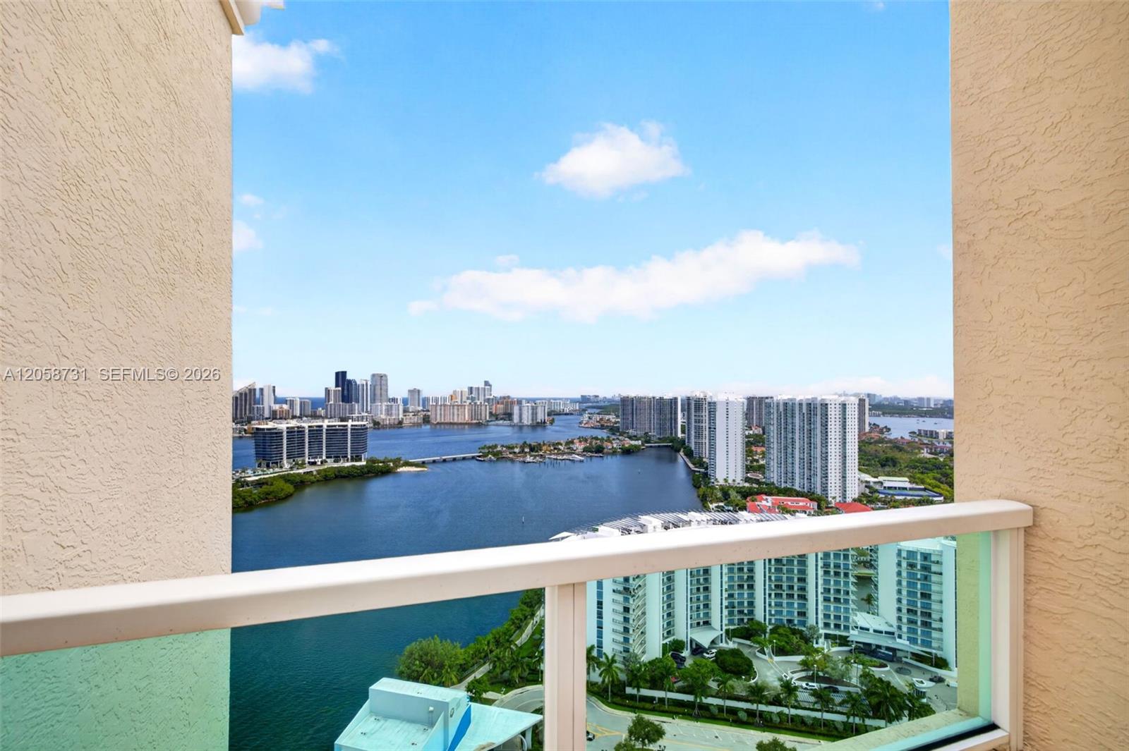 3330 NE 190th St Unit: UPH14