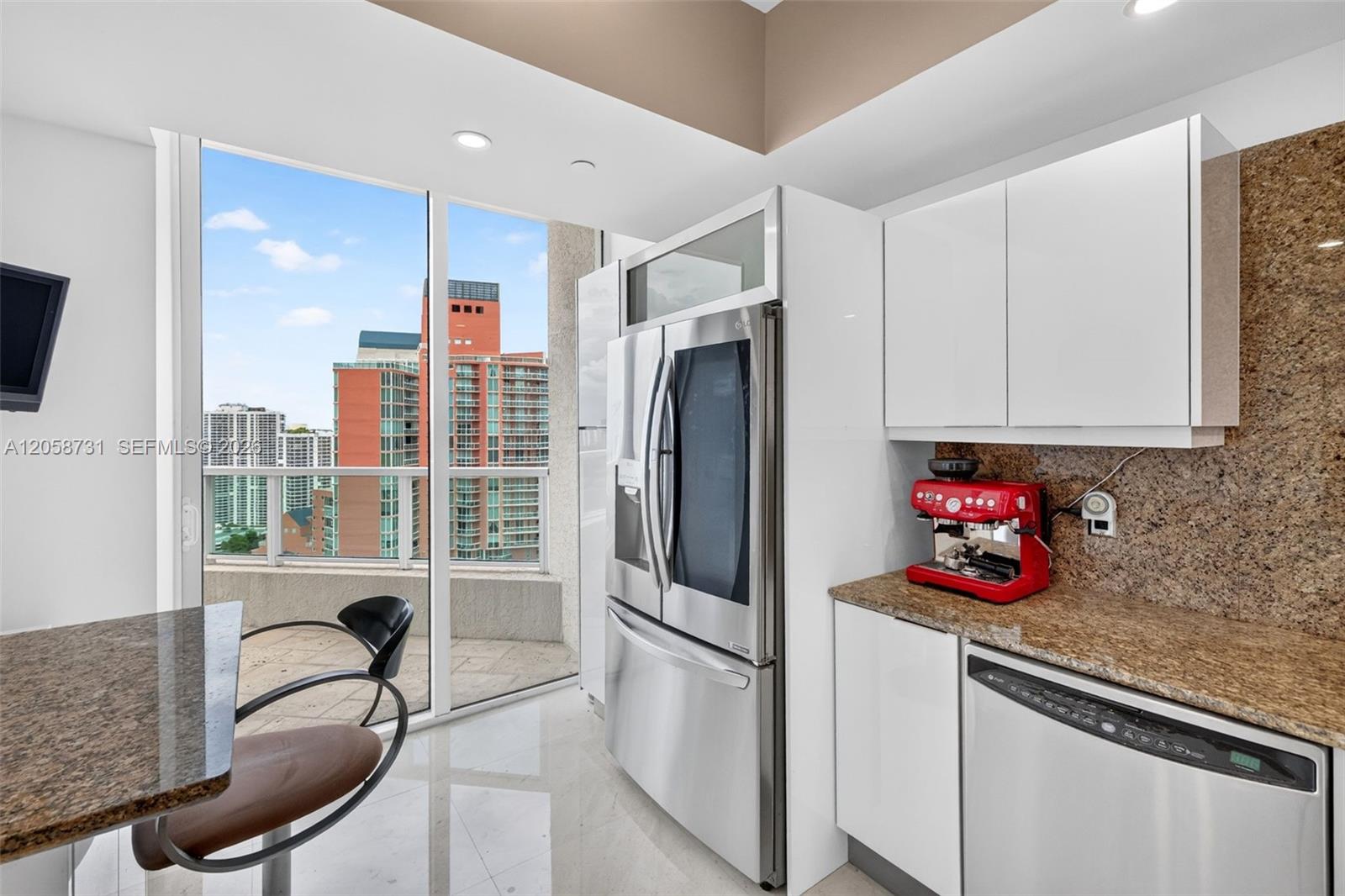 3330 NE 190th St Unit: UPH14