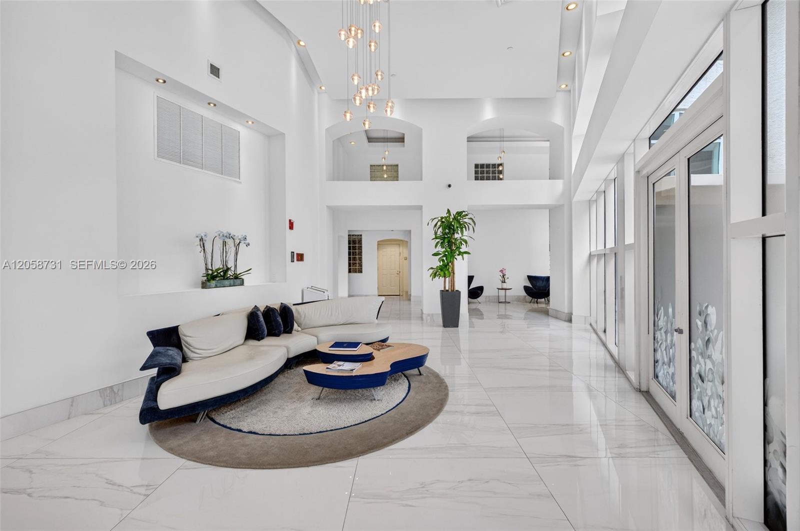 3330 NE 190th St Unit: UPH14