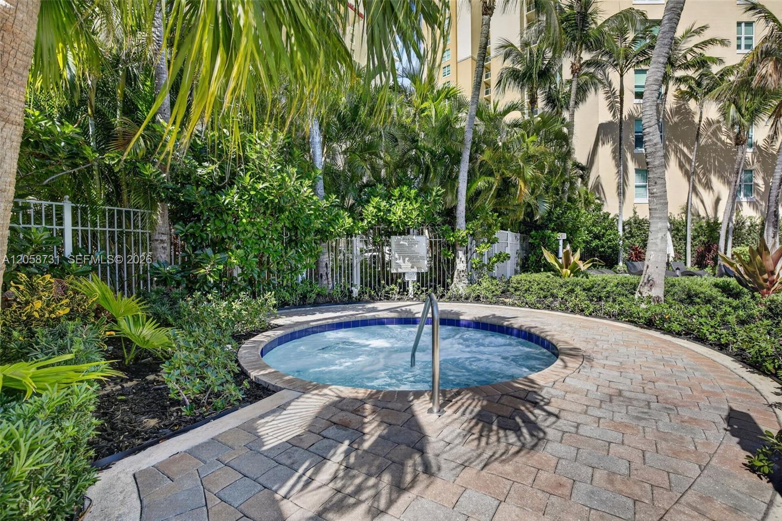 3330 NE 190th St Unit: UPH14