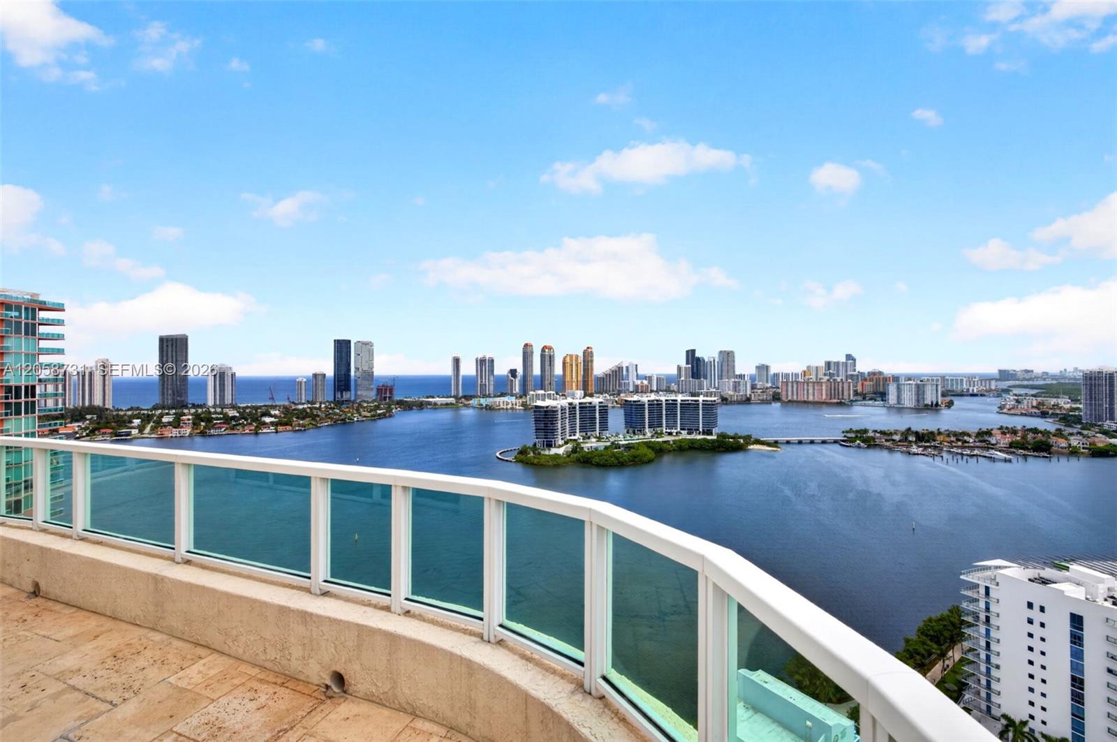 3330 NE 190th St Unit: UPH14
