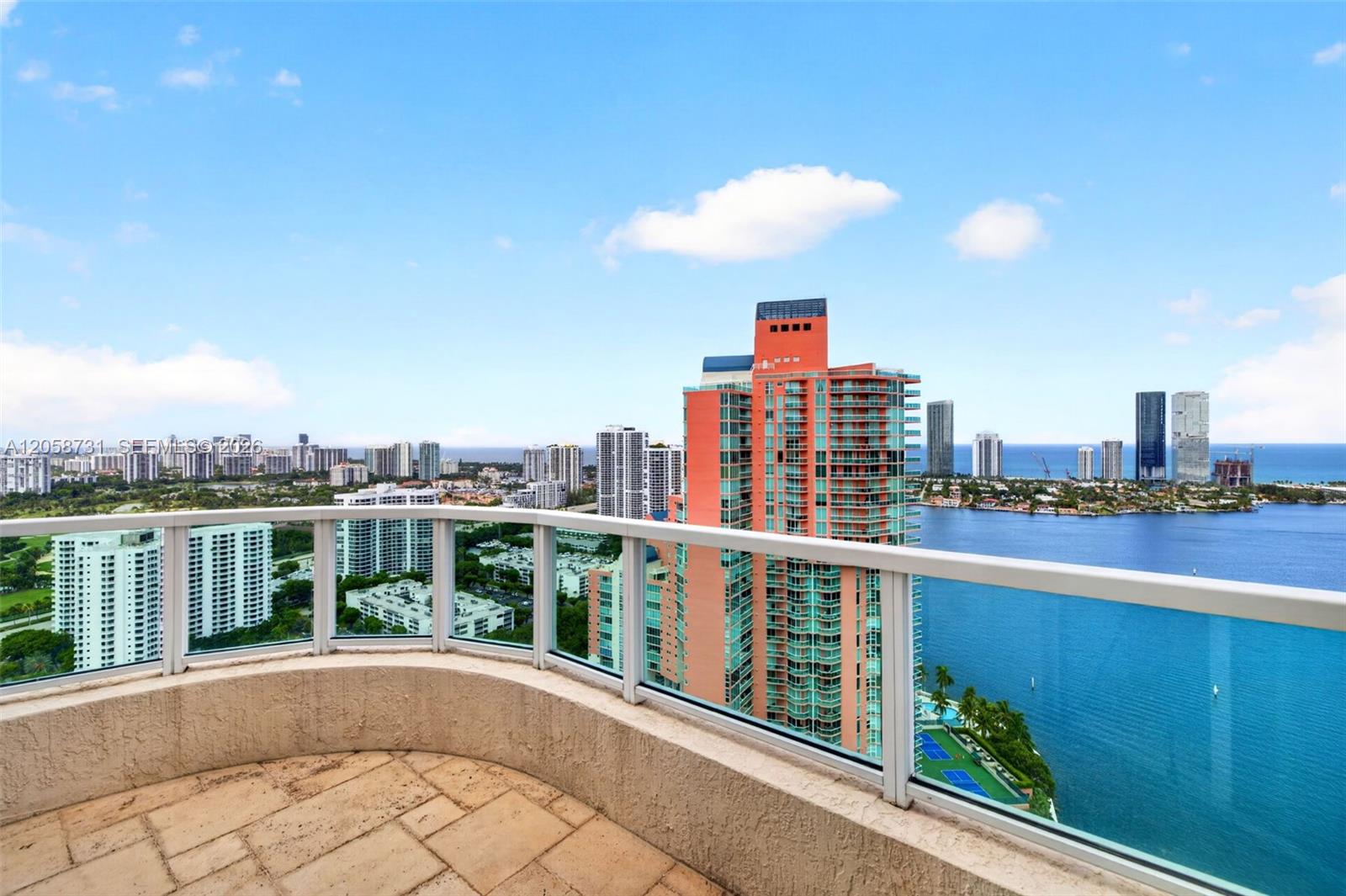 3330 NE 190th St Unit: UPH14