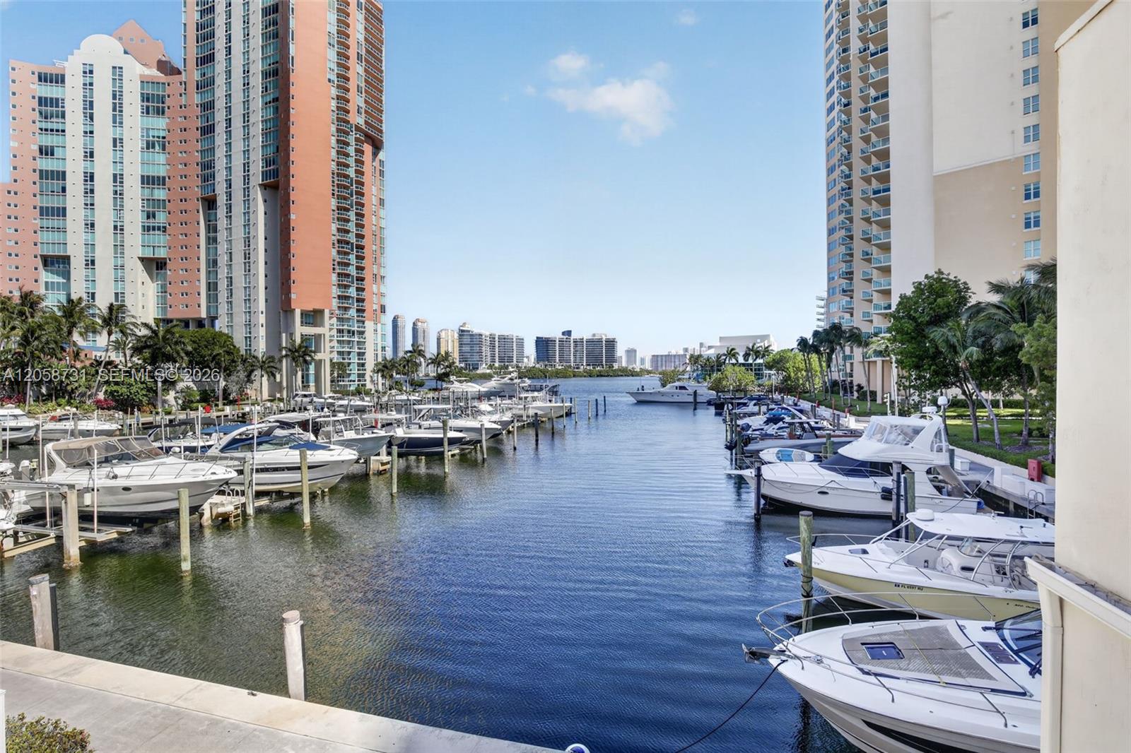 3330 NE 190th St Unit: UPH14