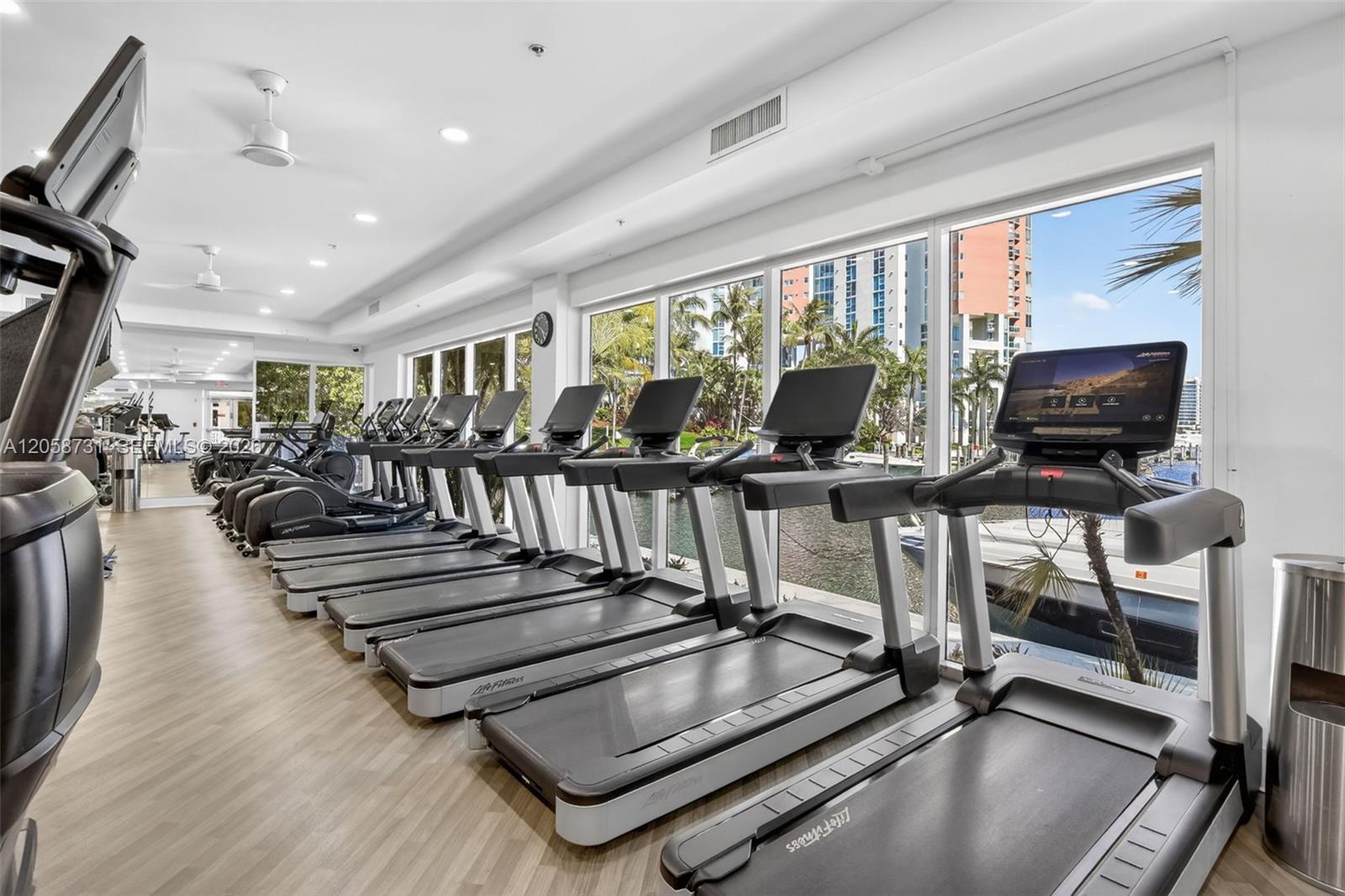 3330 NE 190th St Unit: UPH14