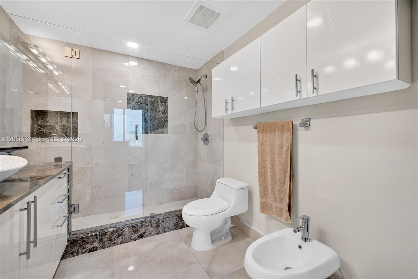 3330 NE 190th St Unit: UPH14