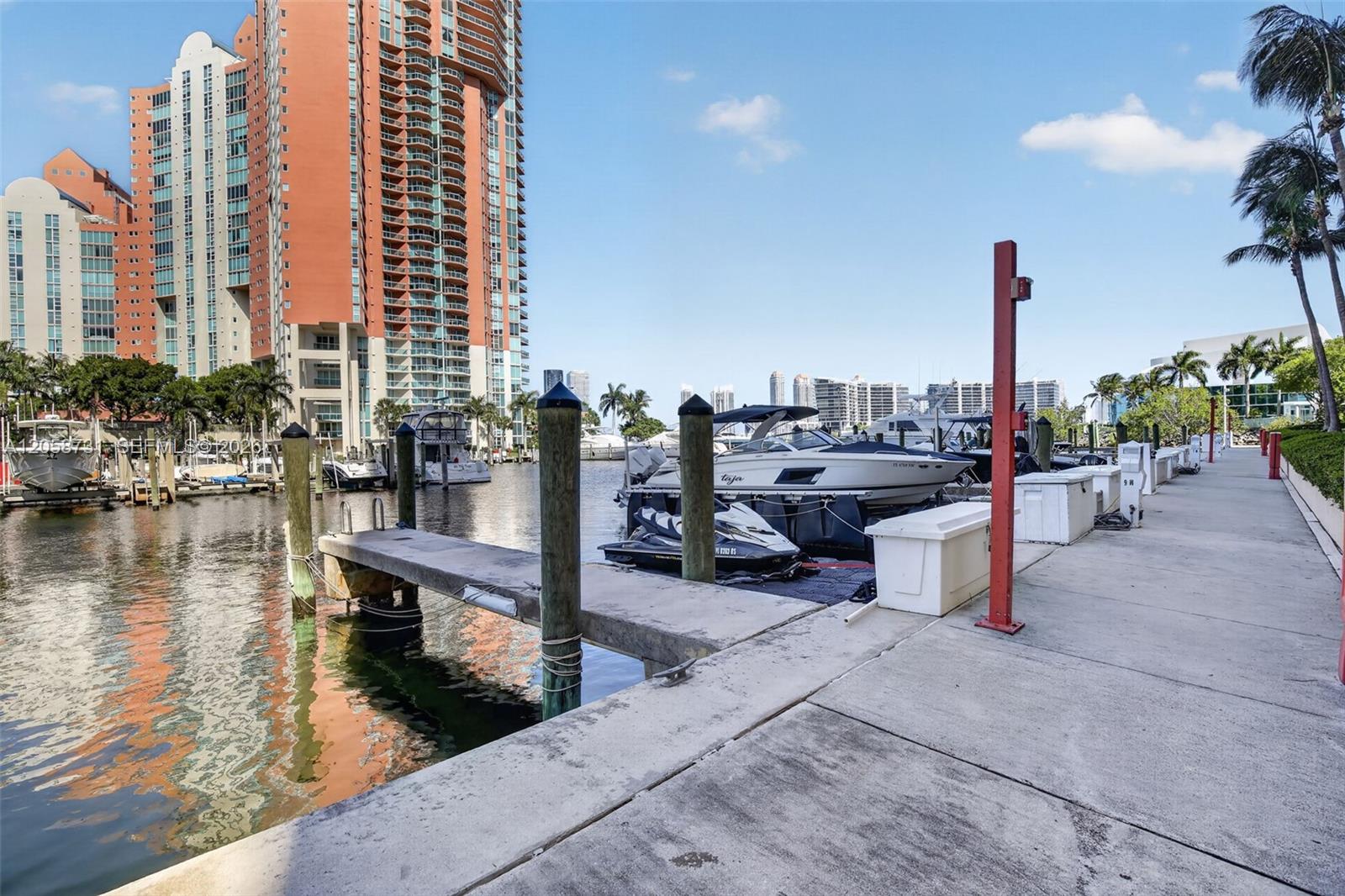 3330 NE 190th St Unit: UPH14
