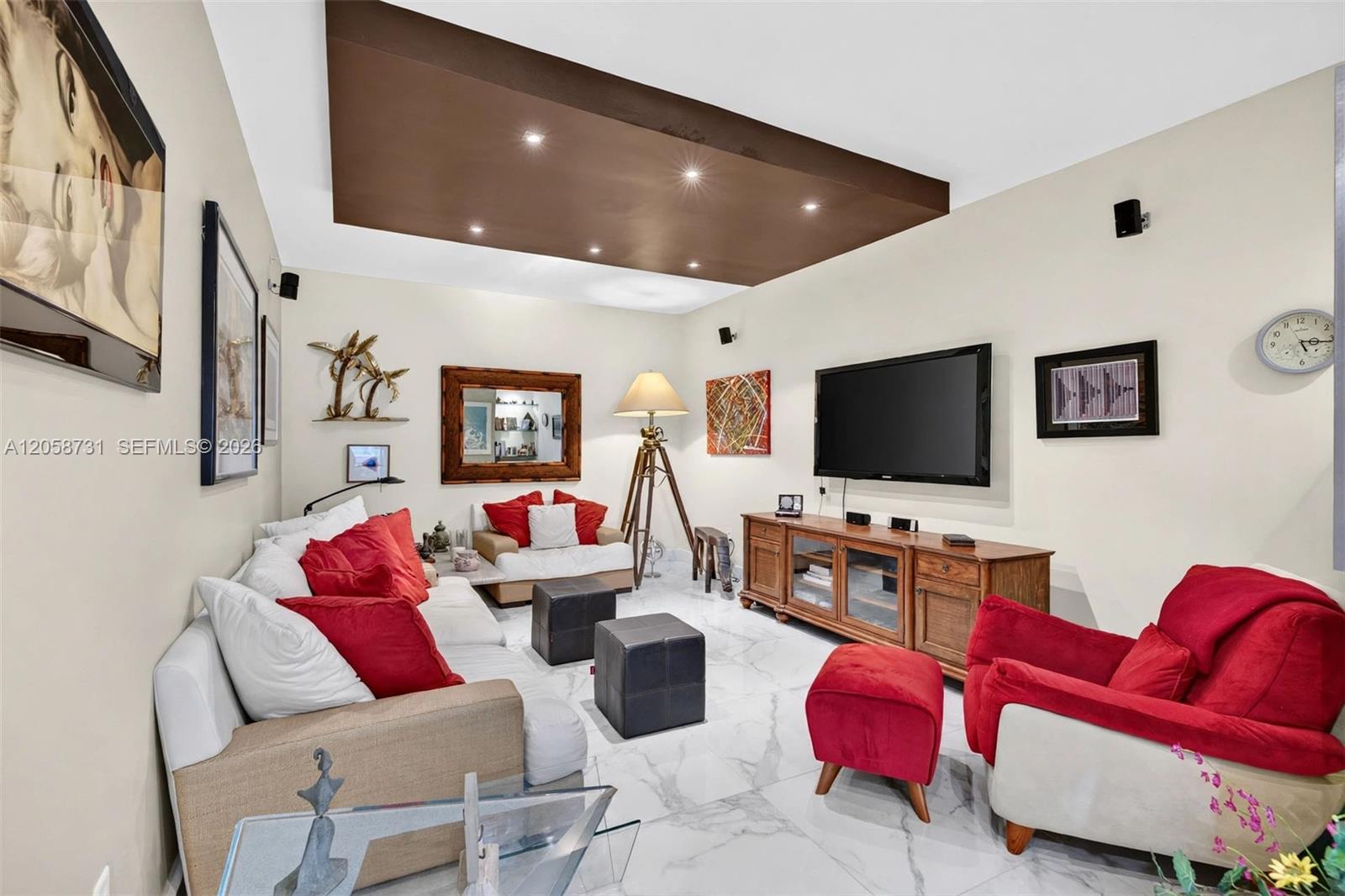 3330 NE 190th St Unit: UPH14