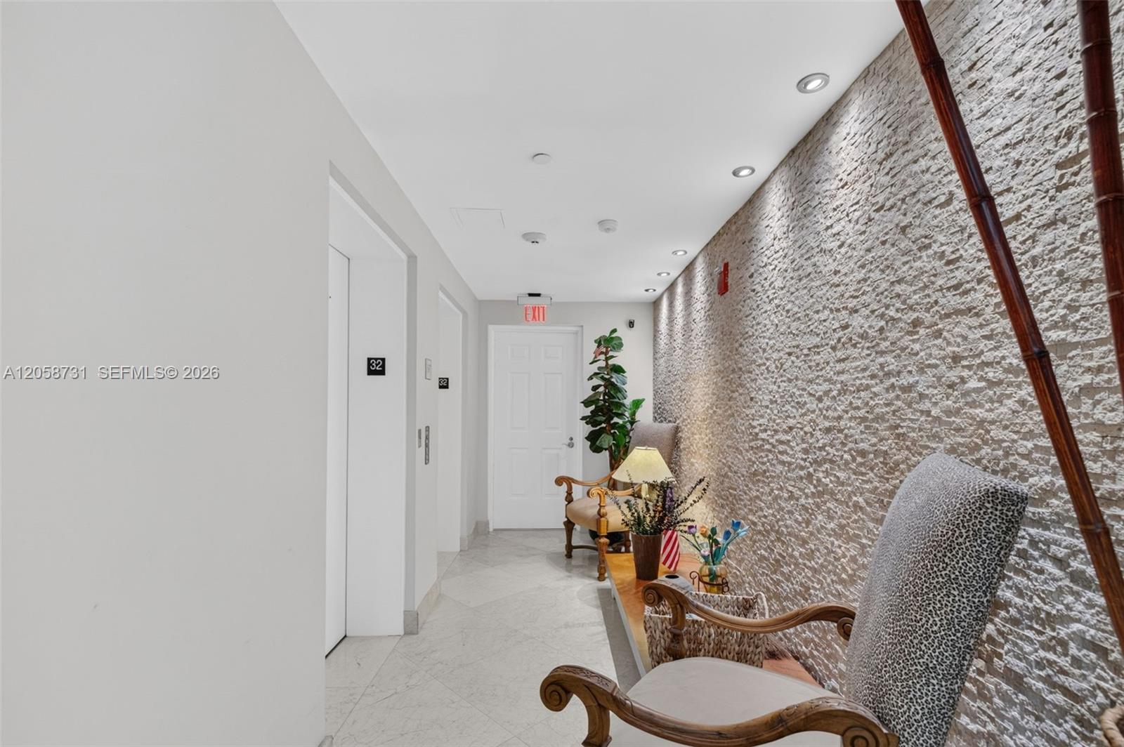 3330 NE 190th St Unit: UPH14