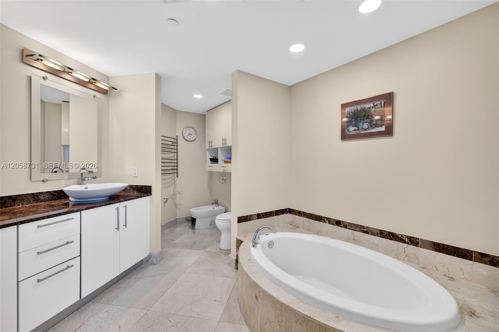 3330 NE 190th St Unit: UPH14