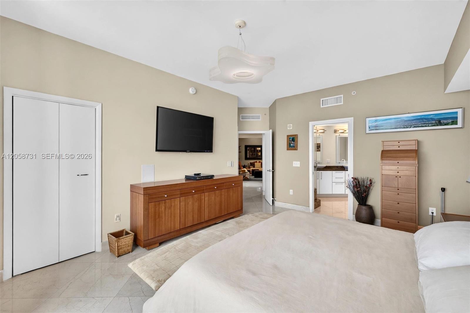3330 NE 190th St Unit: UPH14