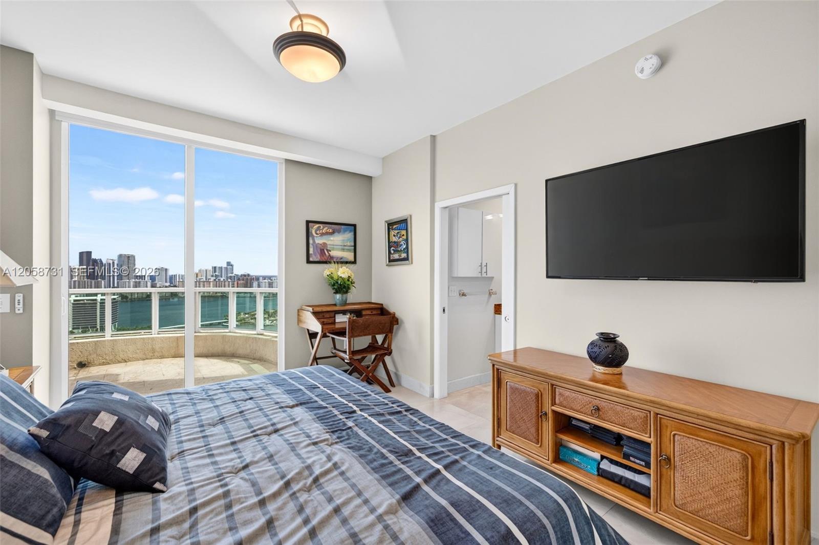 3330 NE 190th St Unit: UPH14