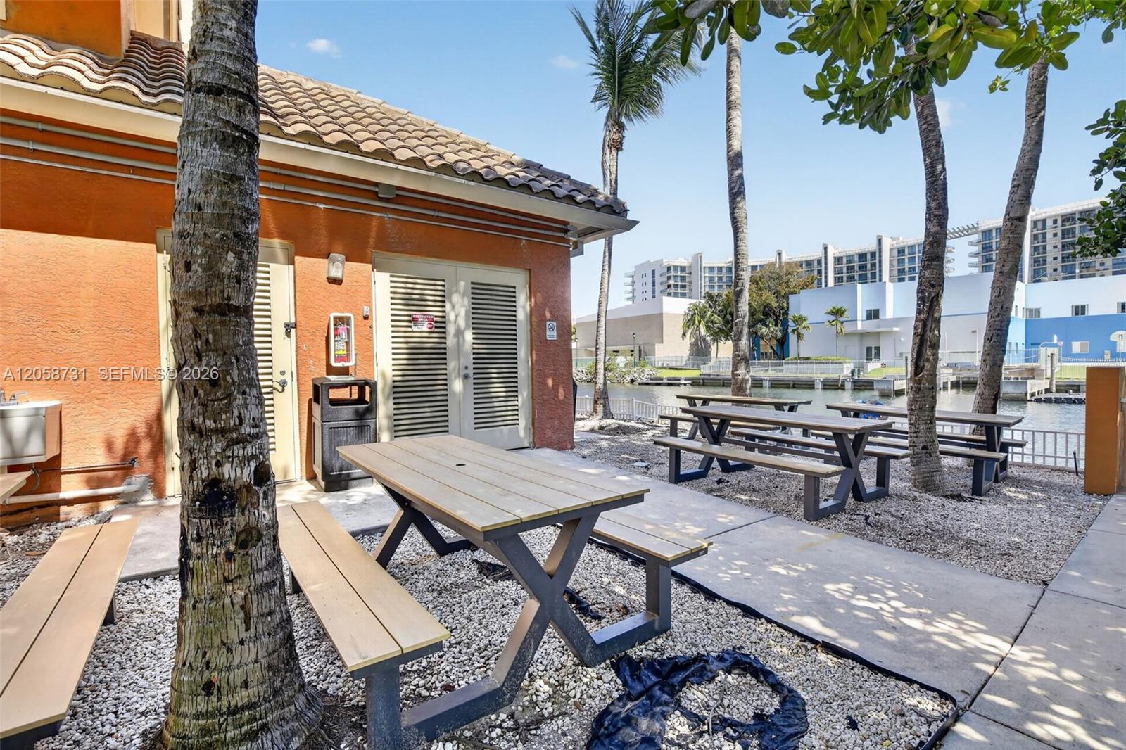 3330 NE 190th St Unit: UPH14