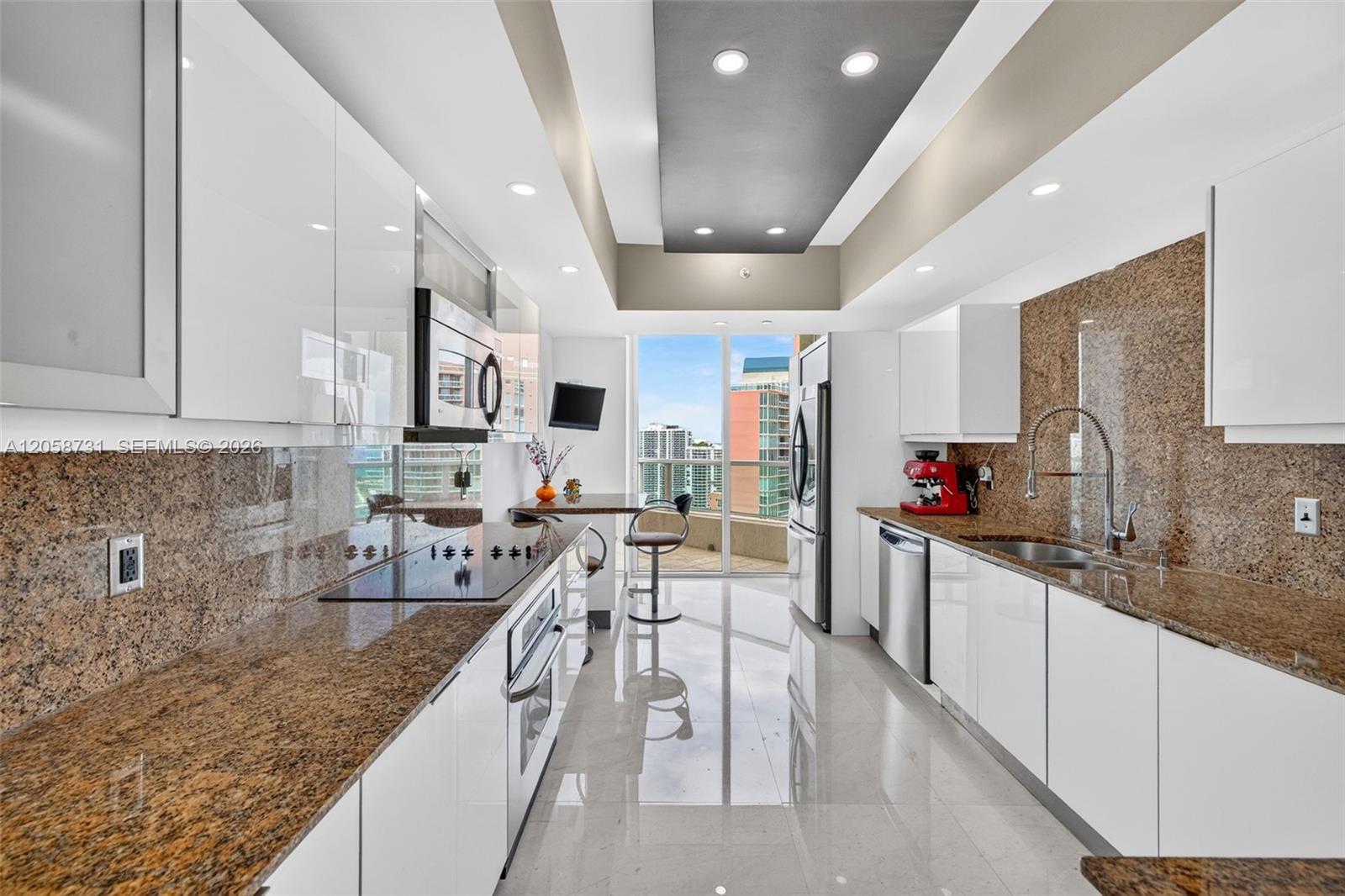 3330 NE 190th St Unit: UPH14