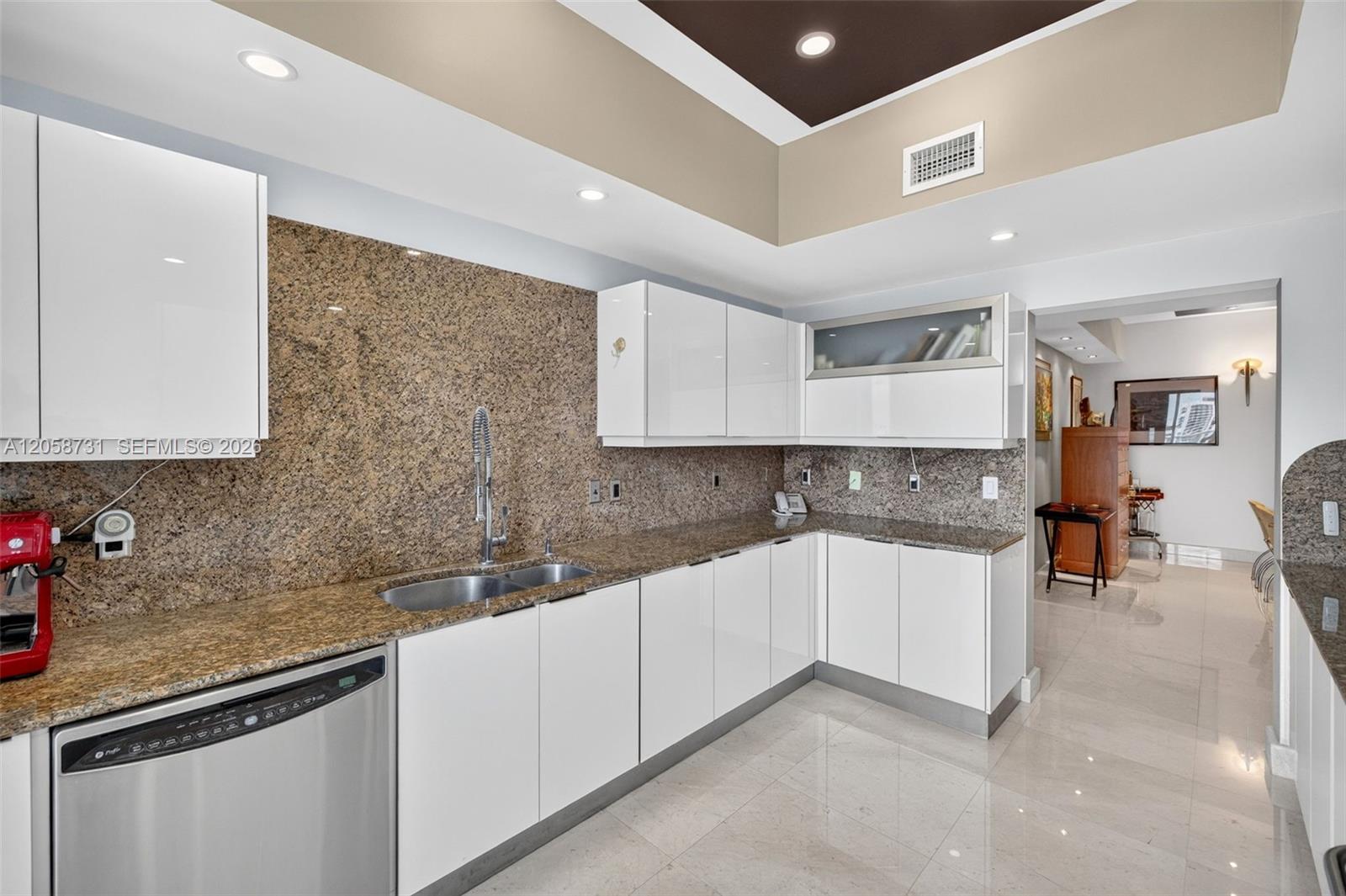 3330 NE 190th St Unit: UPH14