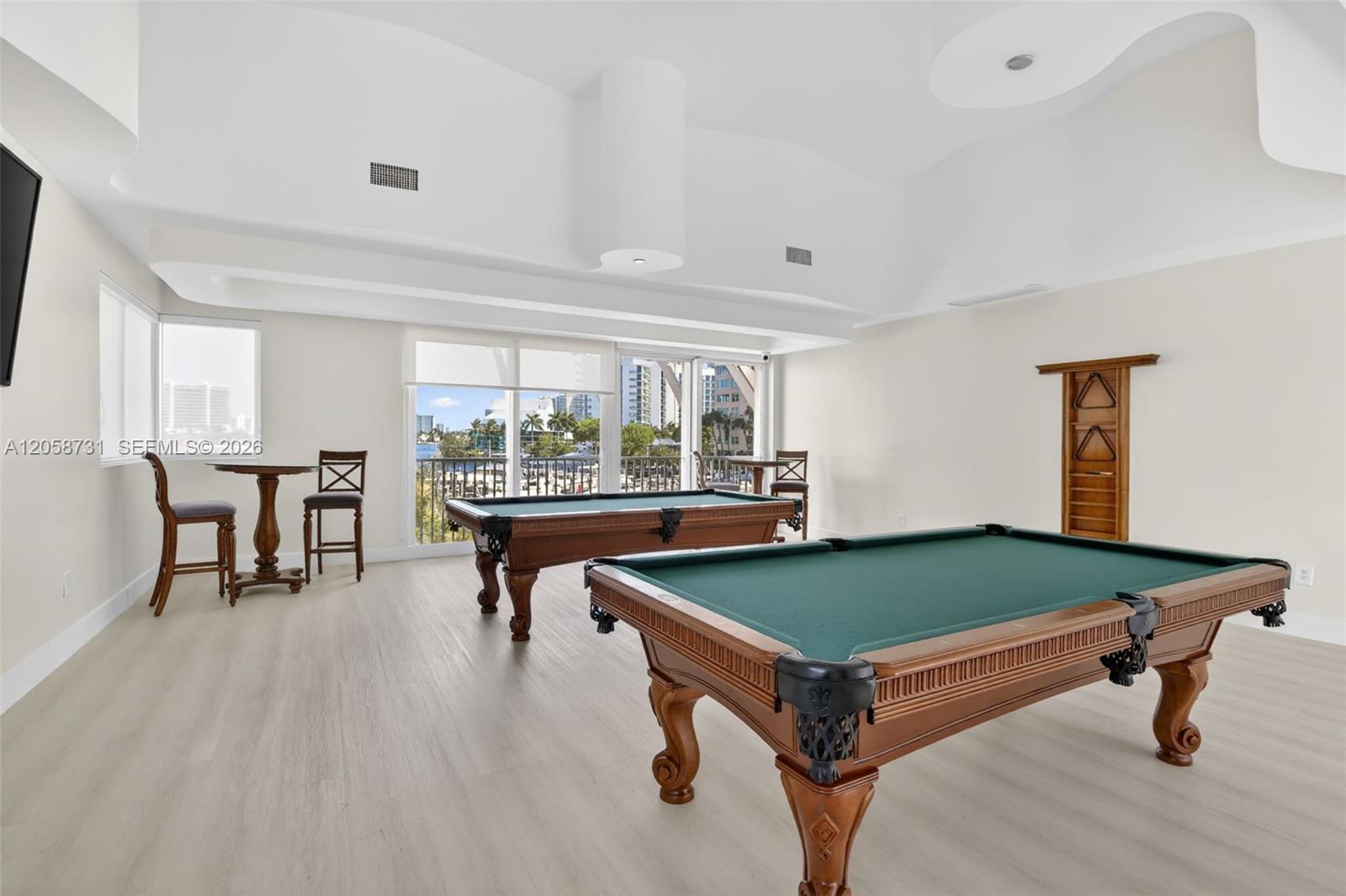 3330 NE 190th St Unit: UPH14