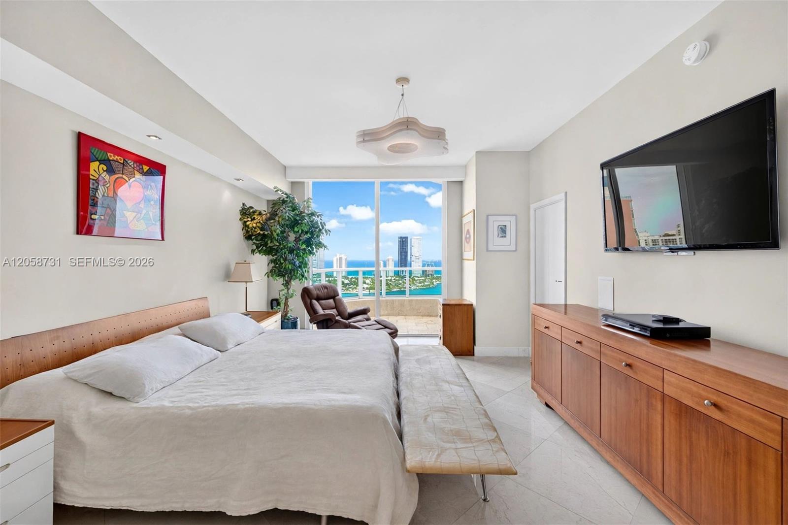 3330 NE 190th St Unit: UPH14
