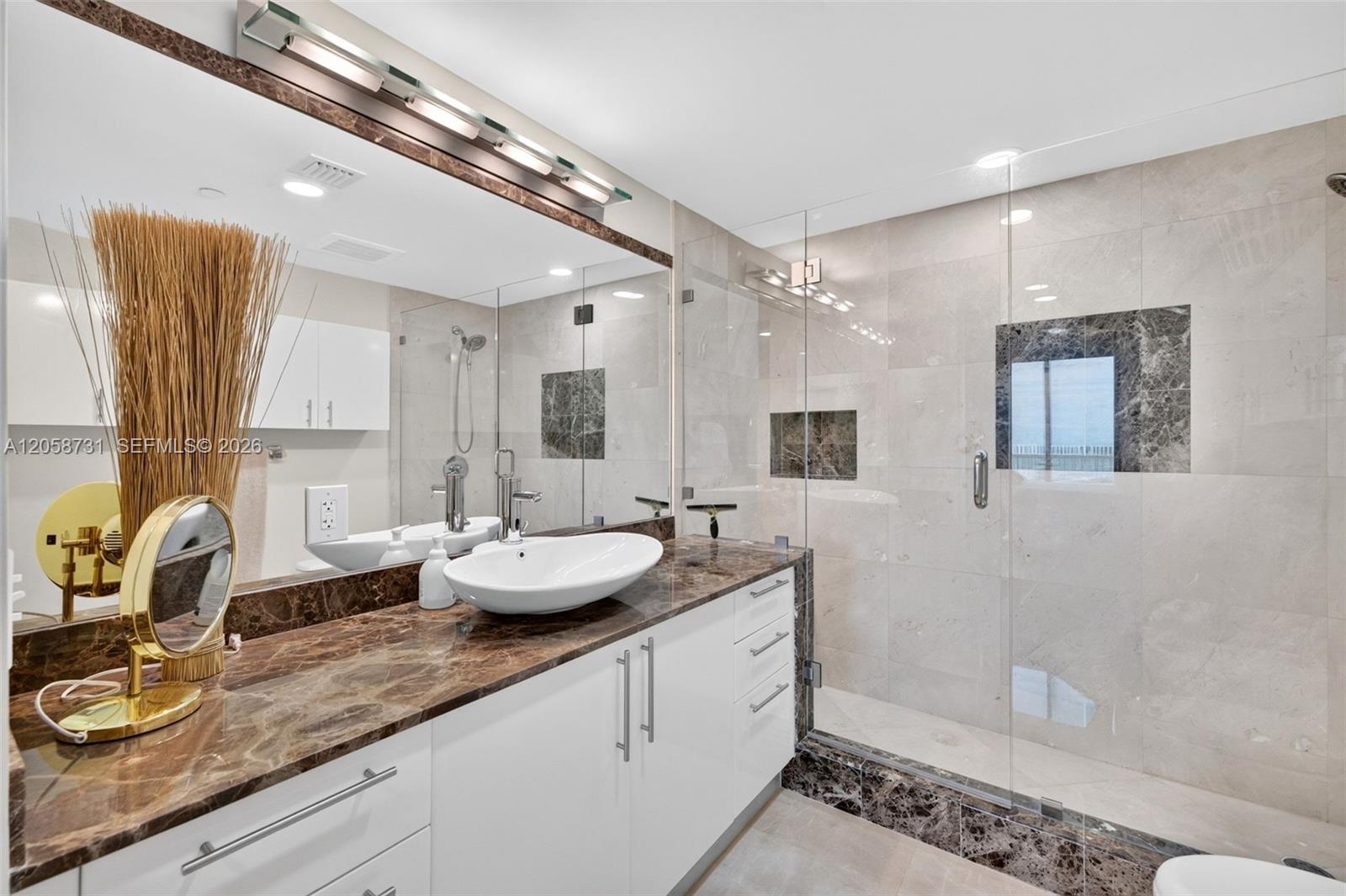 3330 NE 190th St Unit: UPH14
