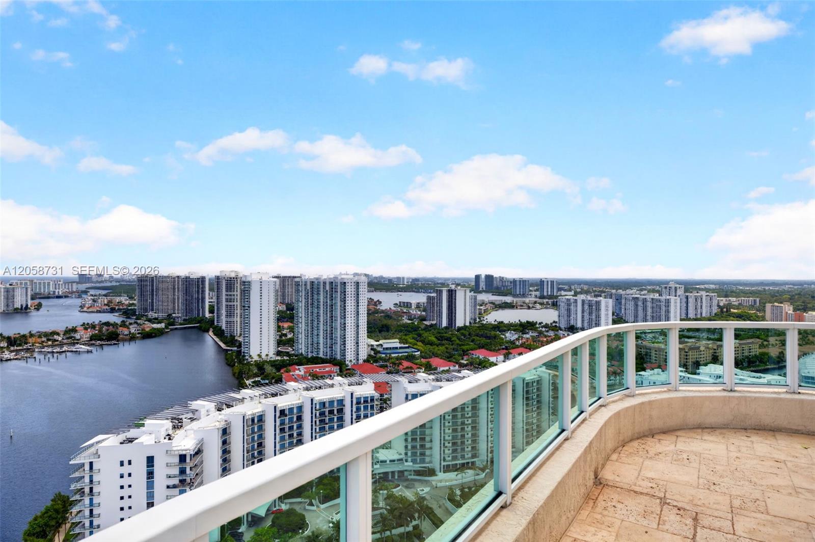 3330 NE 190th St Unit: UPH14