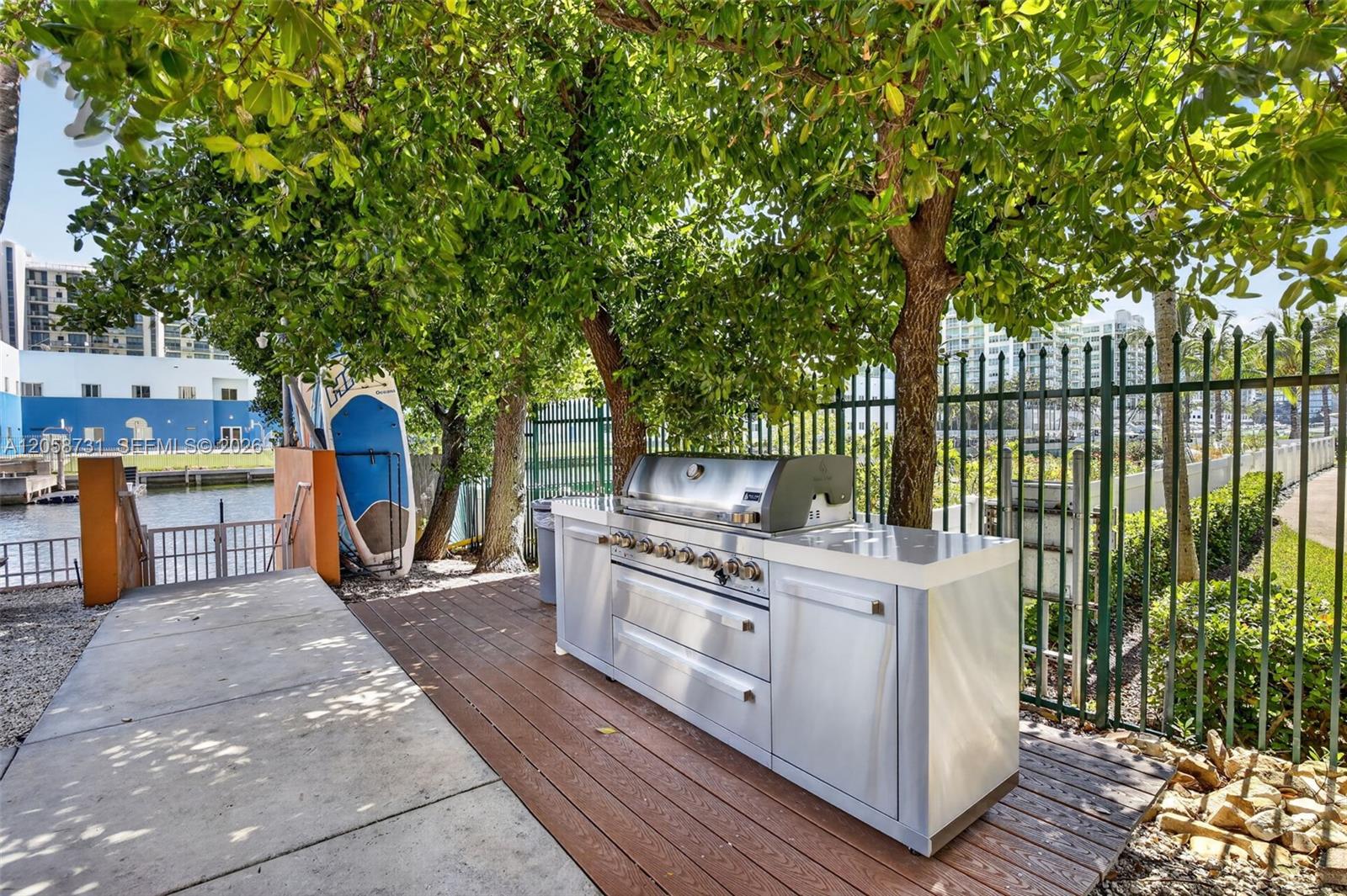 3330 NE 190th St Unit: UPH14