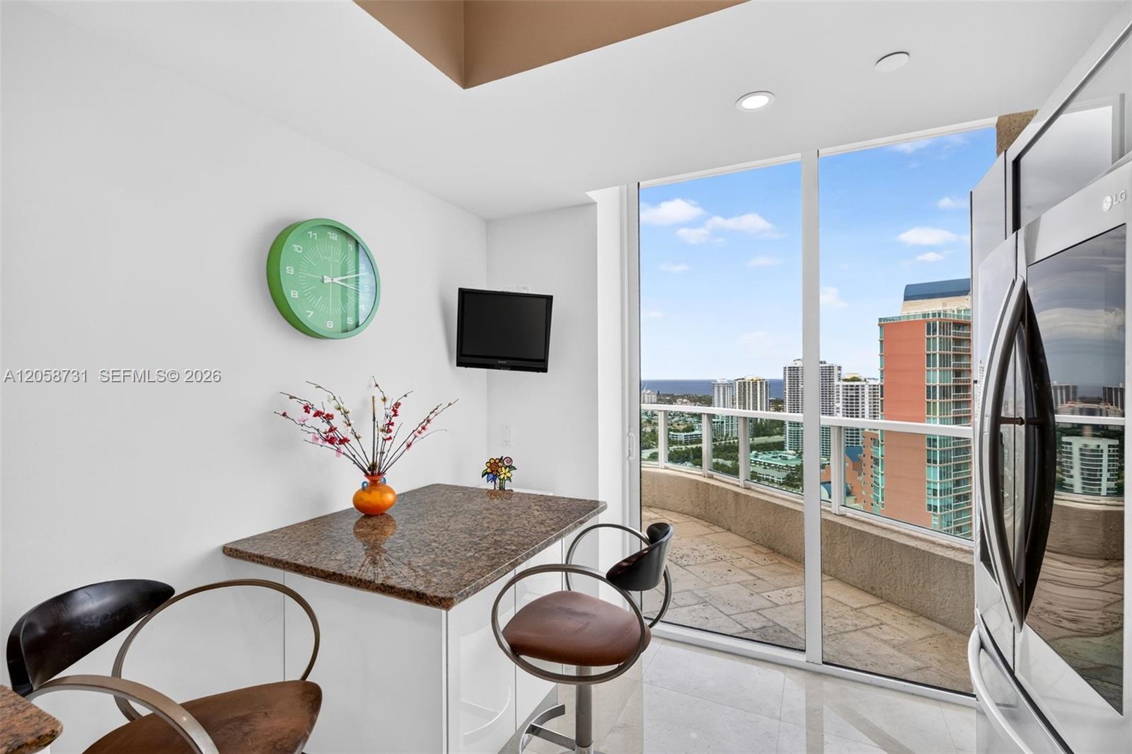3330 NE 190th St Unit: UPH14