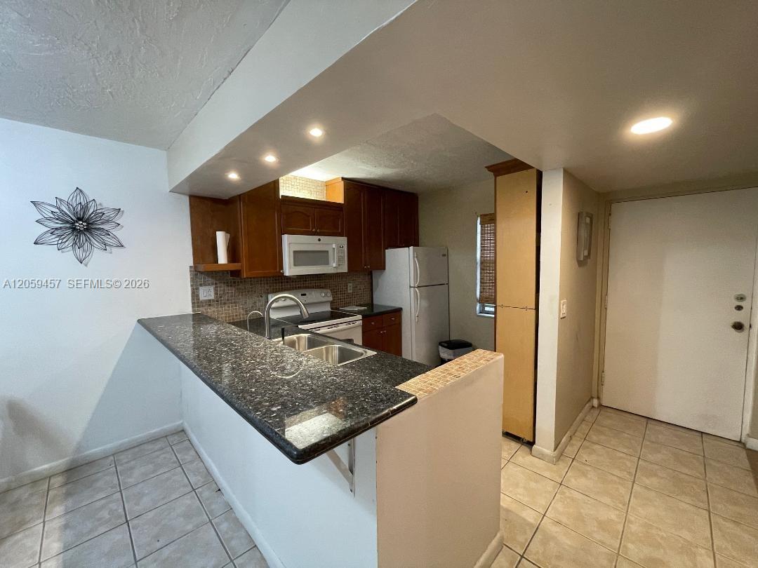 2821 Somerset Dr # 312