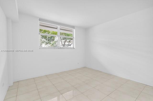 3660 NE 166th St # 114