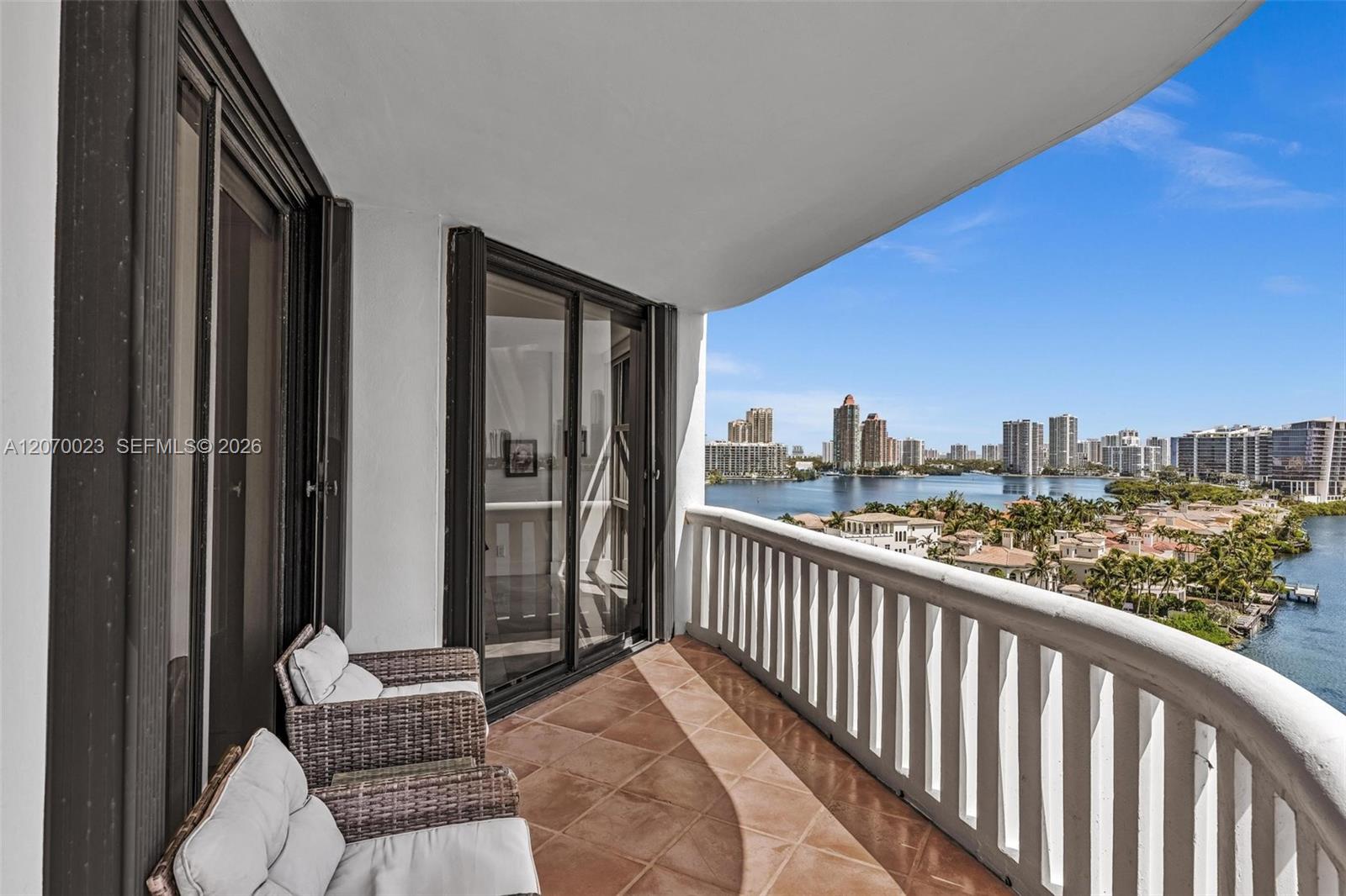 3000 Island Blvd # 1106