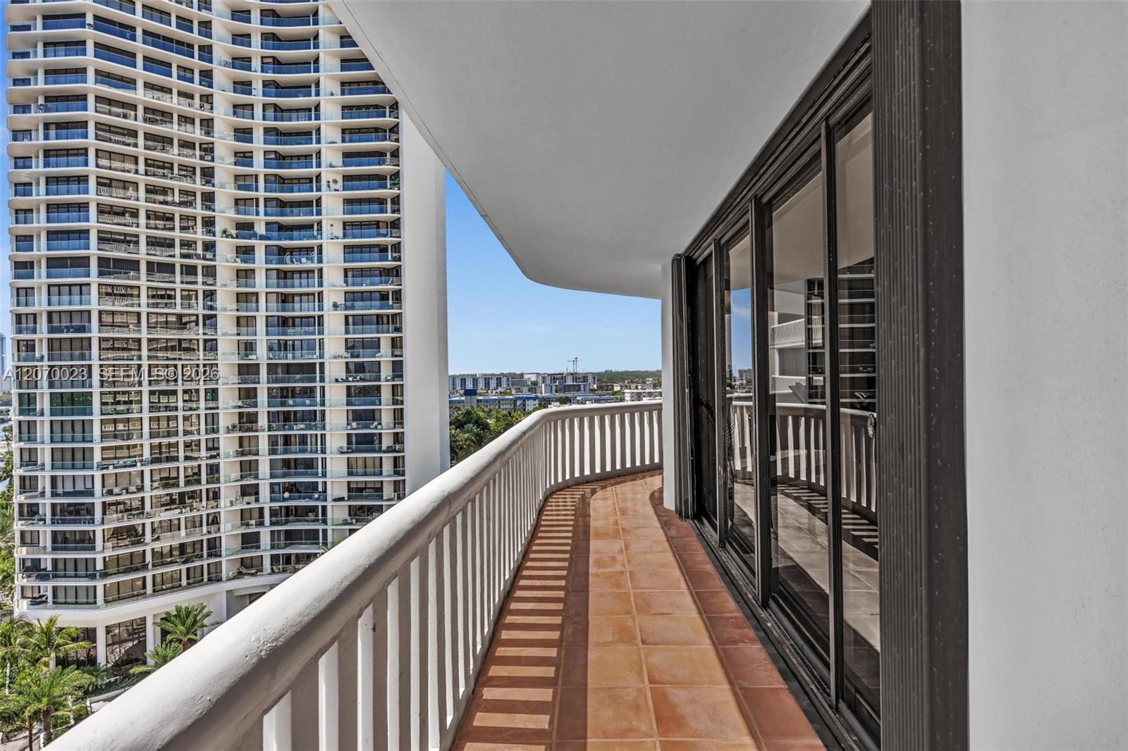 3000 Island Blvd # 1106