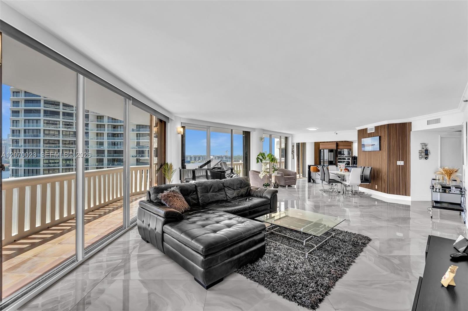 3000 Island Blvd # 1106