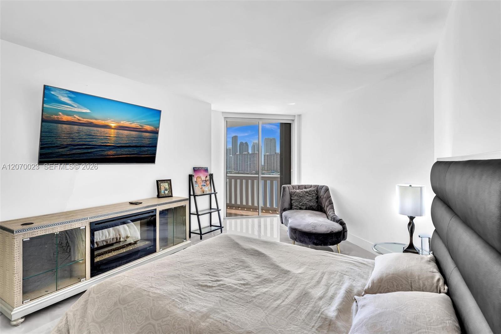 3000 Island Blvd # 1106