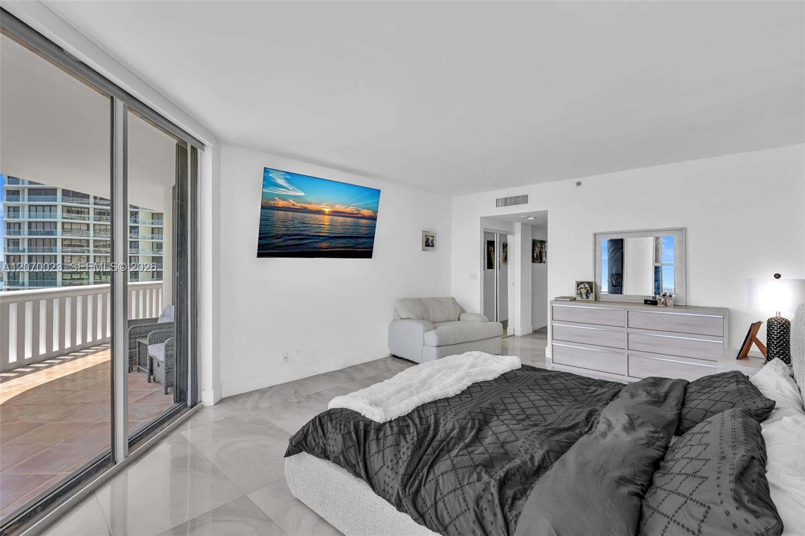 3000 Island Blvd # 1106