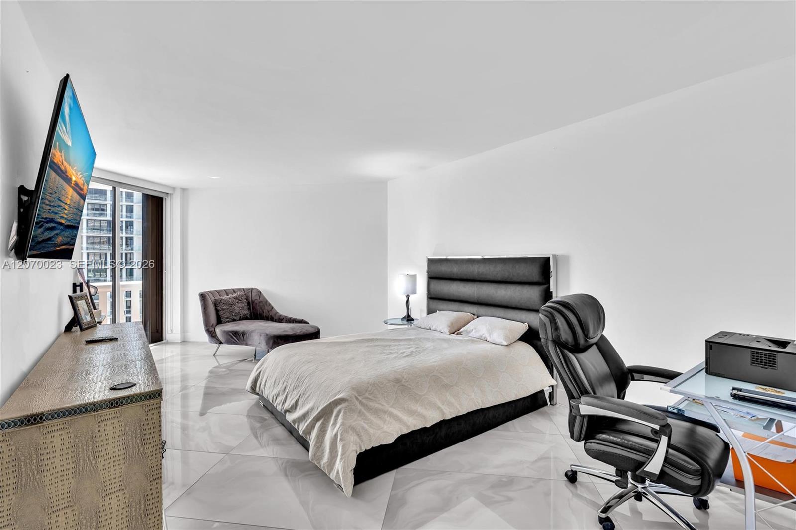 3000 Island Blvd # 1106