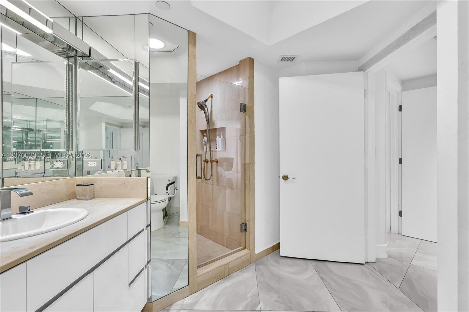 3000 Island Blvd # 1106