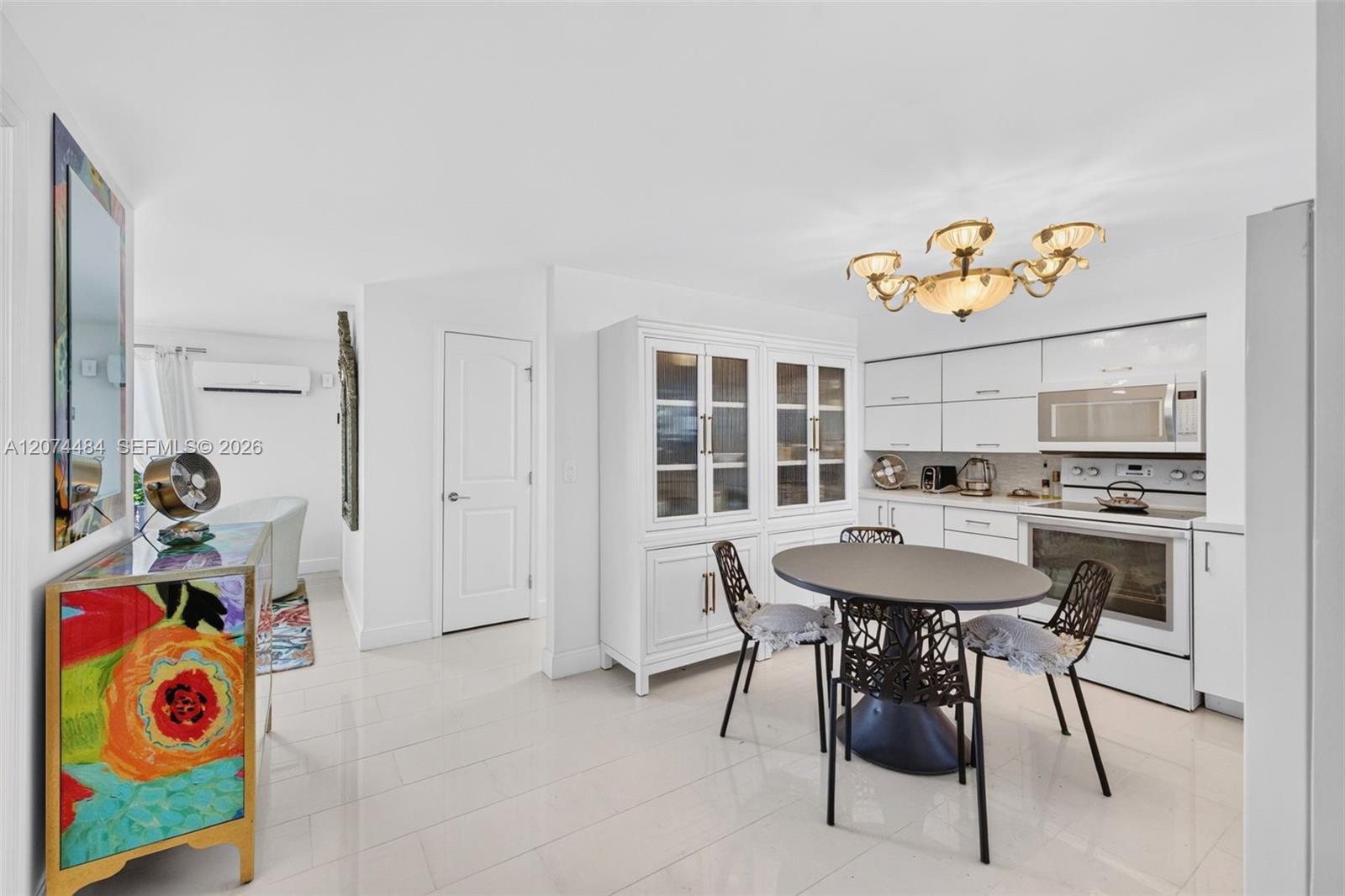 1705 N Riverside Dr # 2