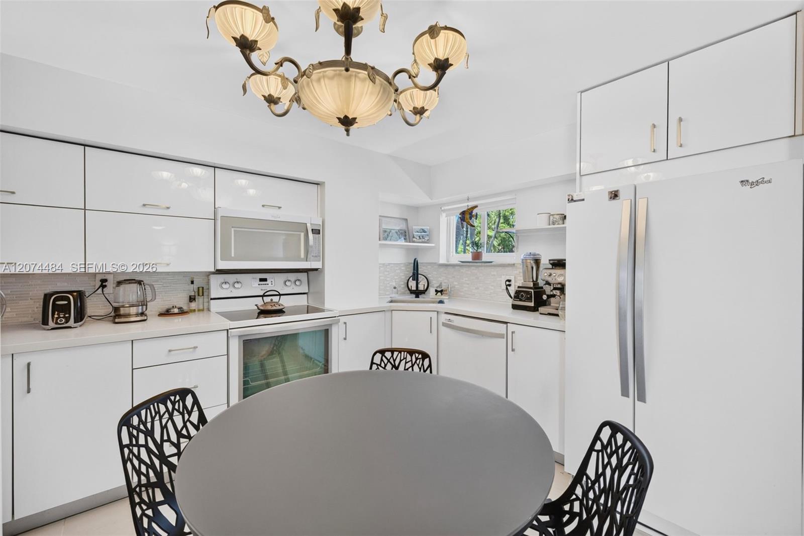 1705 N Riverside Dr # 2
