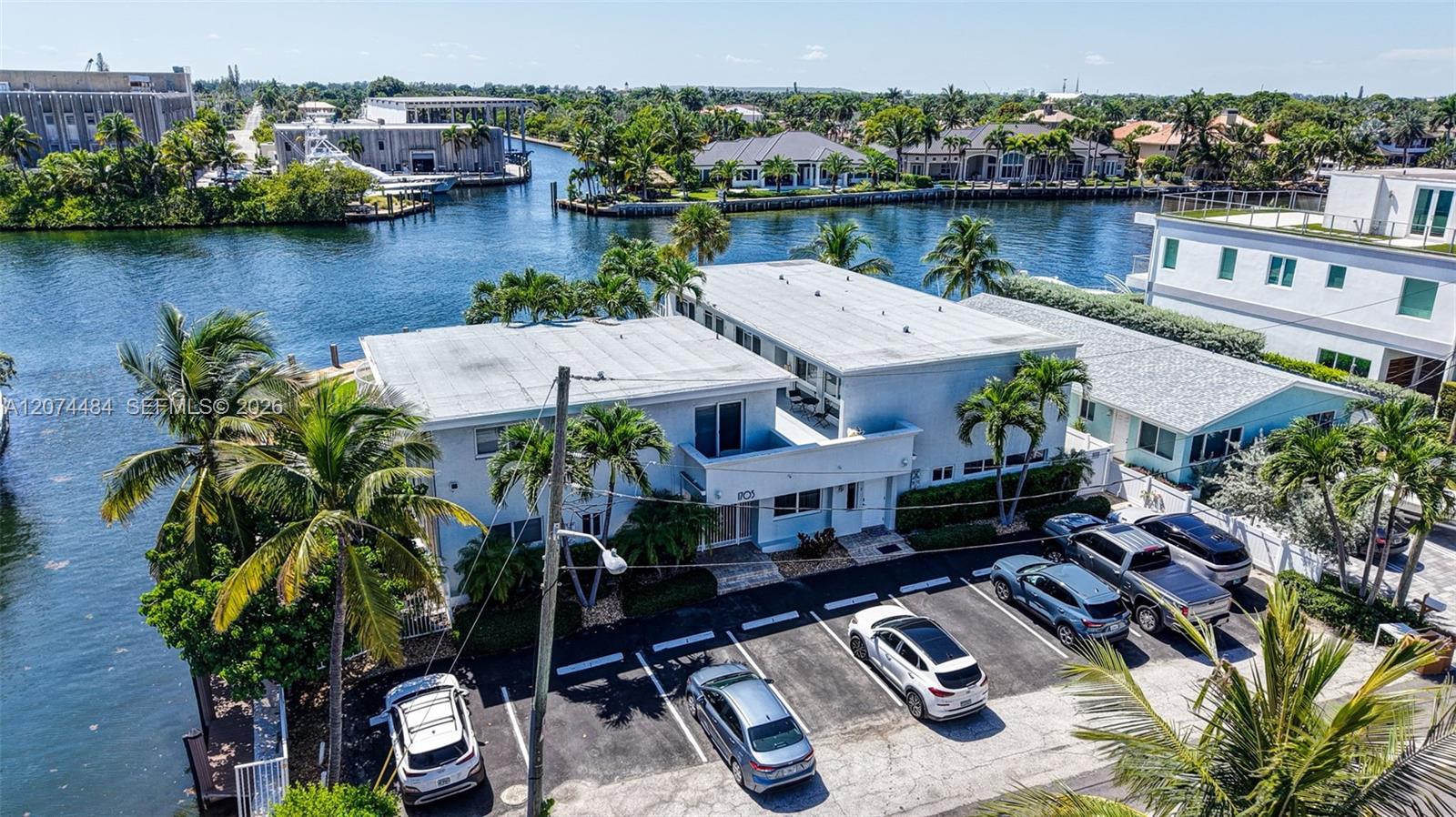 1705 N Riverside Dr # 2