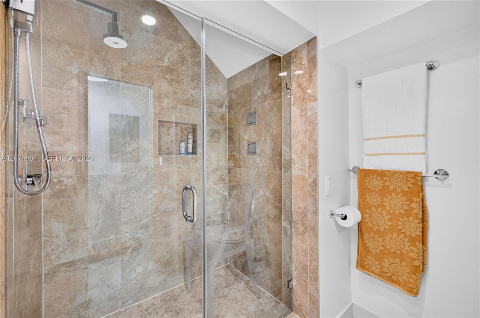 1705 N Riverside Dr # 2