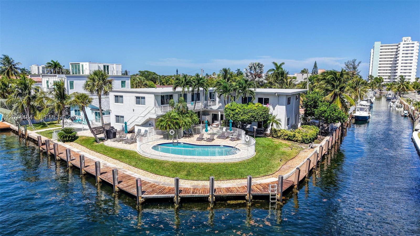 1705 N Riverside Dr # 2