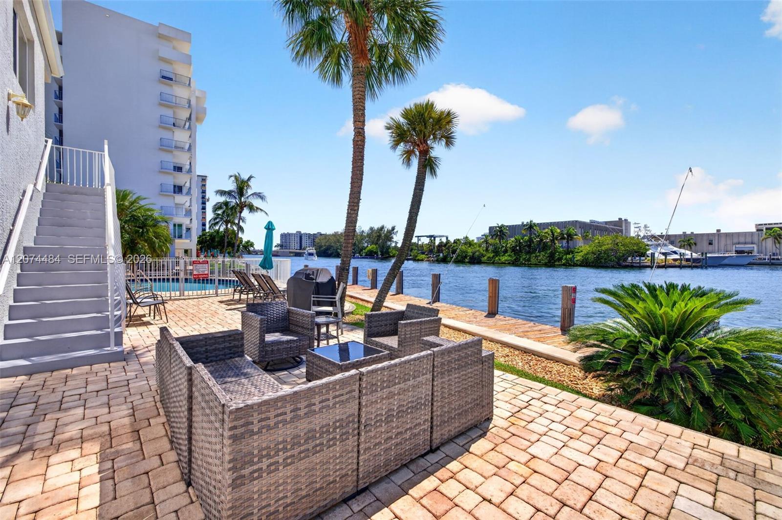1705 N Riverside Dr # 2