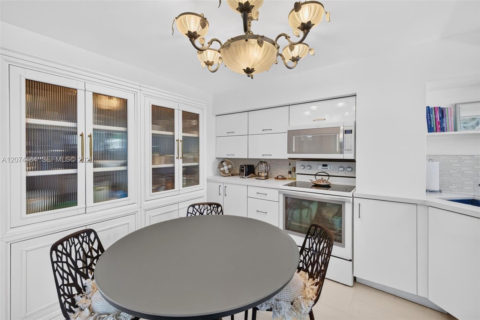 1705 N Riverside Dr # 2