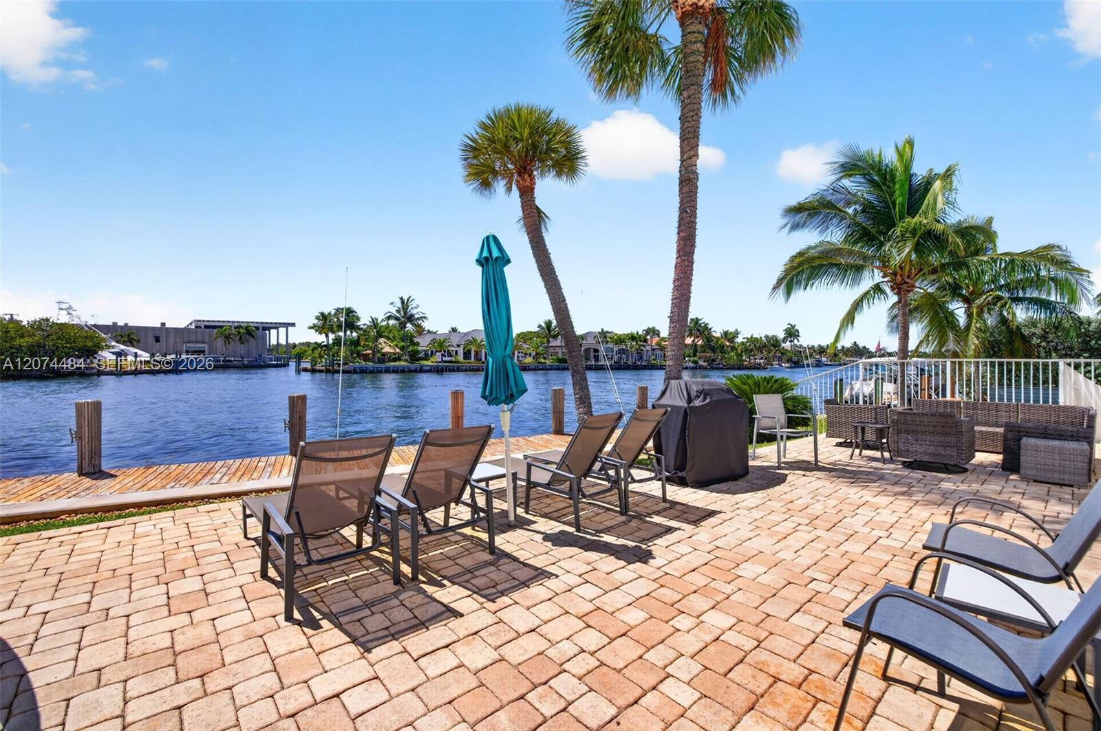 1705 N Riverside Dr # 2