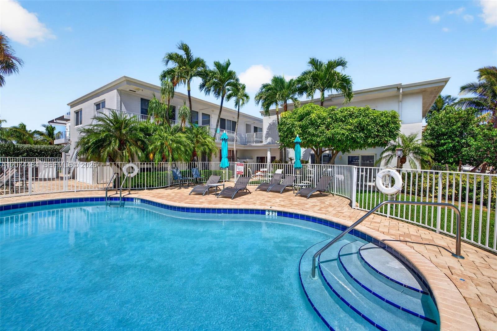 1705 N Riverside Dr # 2