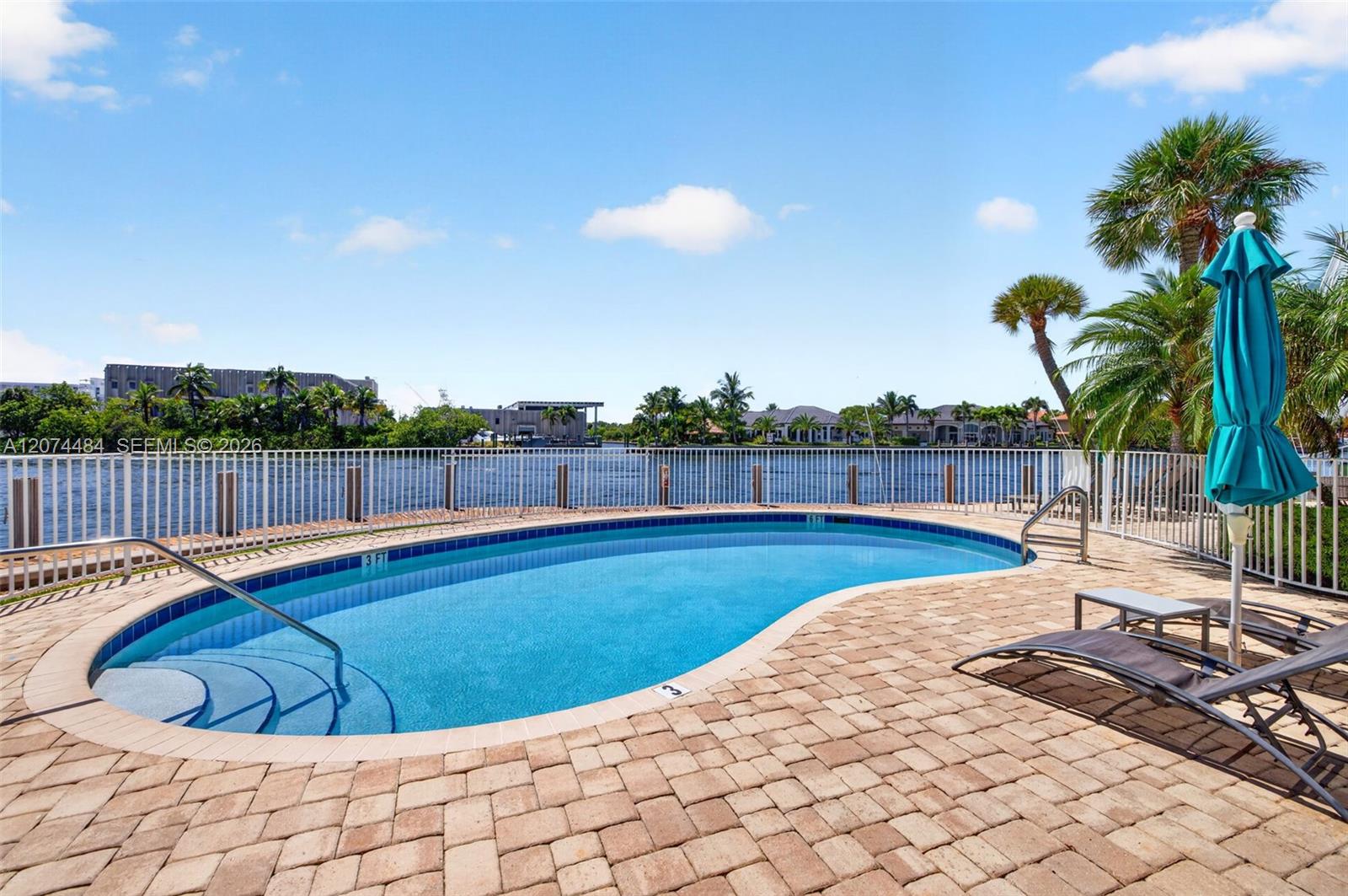 1705 N Riverside Dr # 2