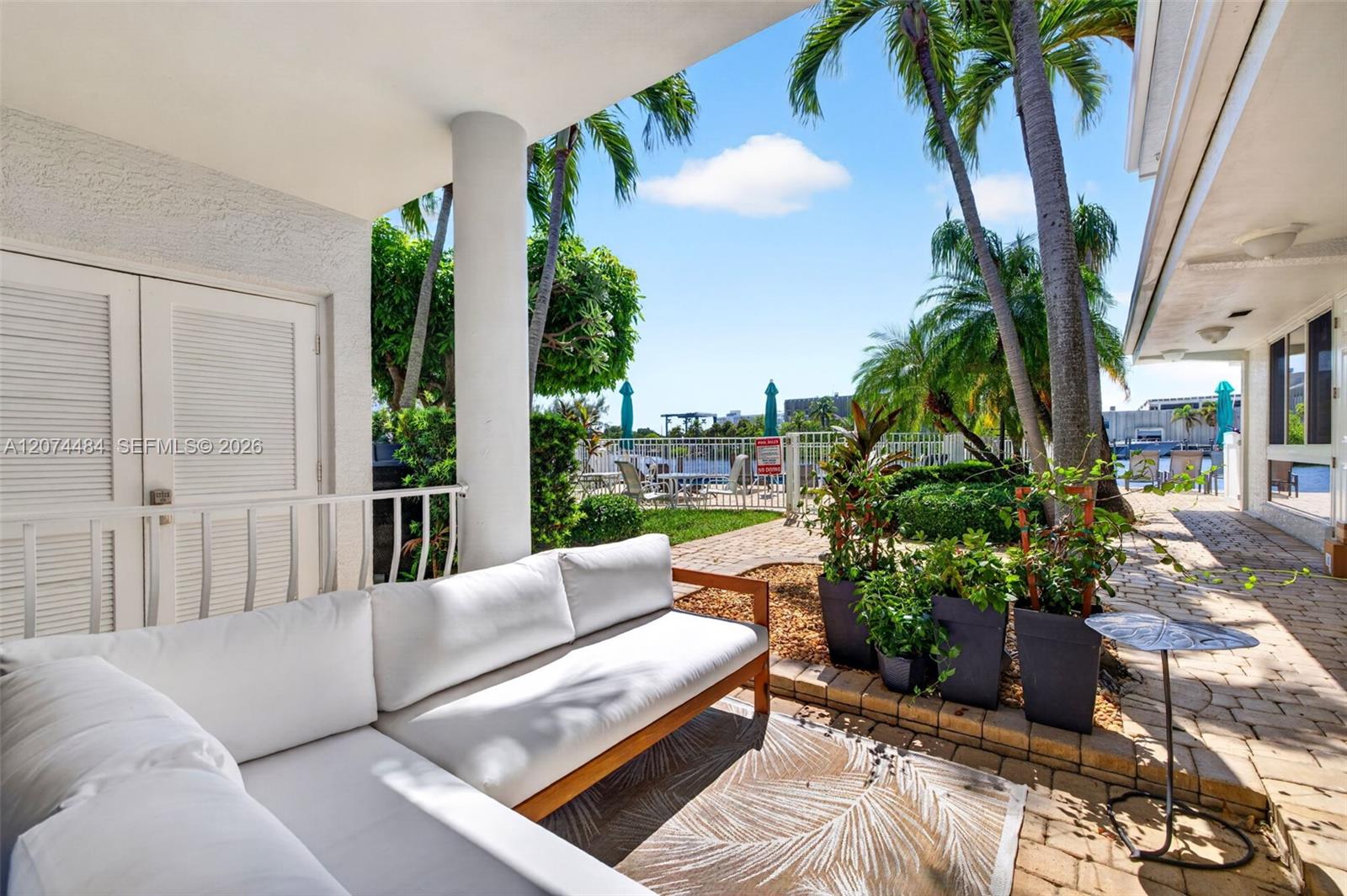 1705 N Riverside Dr # 2