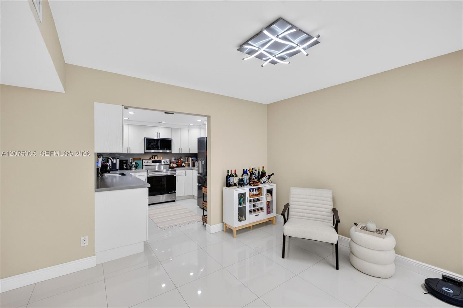 203 Poinciana Dr # 103