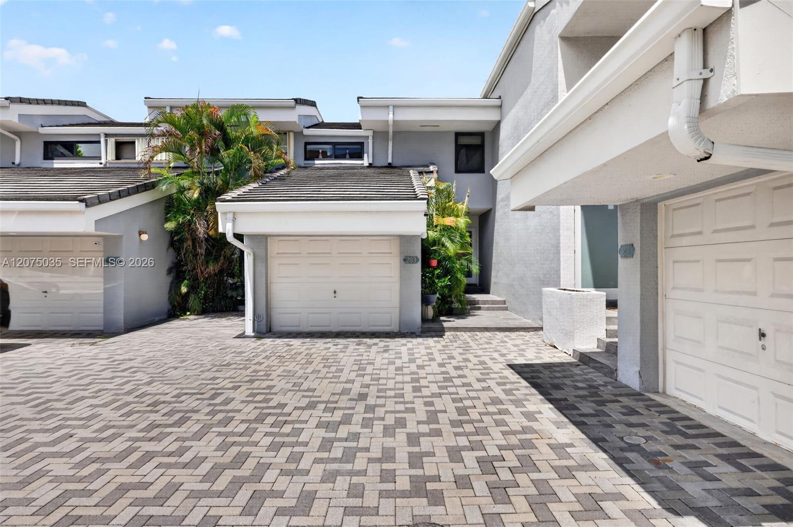 203 Poinciana Dr # 103