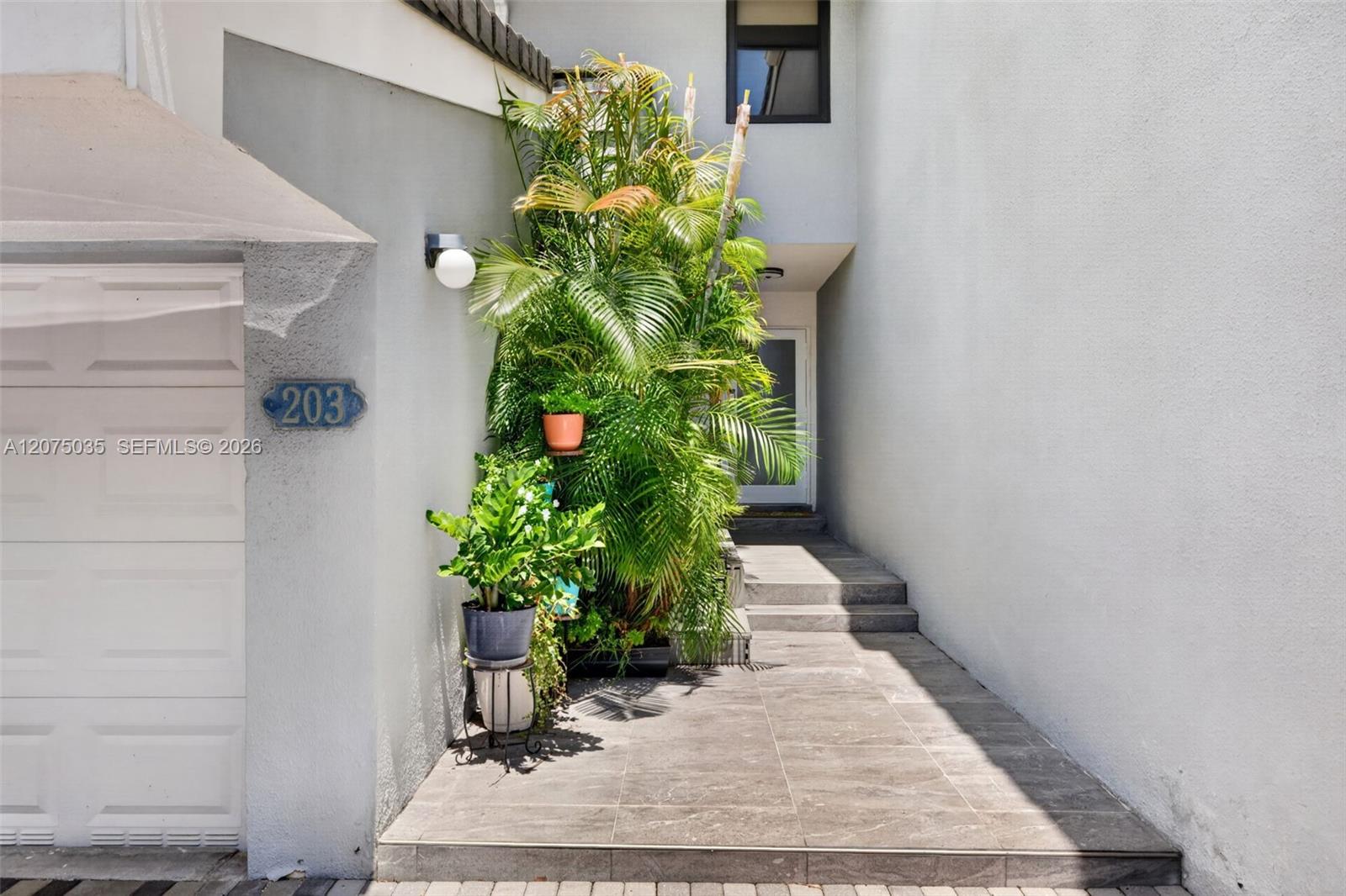203 Poinciana Dr # 103