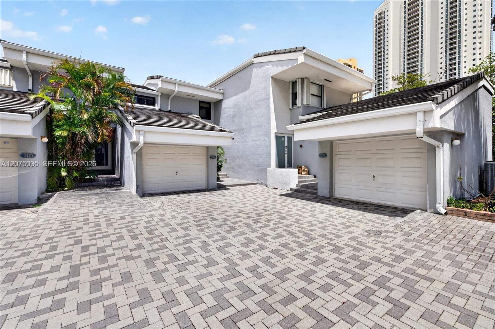 203 Poinciana Dr # 103